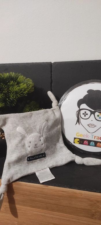 doudou plat mouchoir mon p'tit lapin gris blanc Gémo carré noeuds