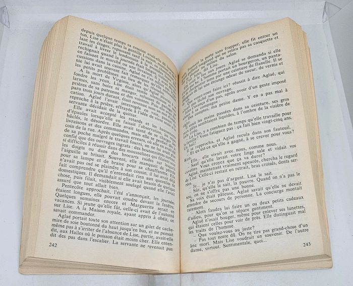 "Le fil bleu", de Michèle Morgan.
Pocket.
384 pages.
ISBN : 2.266.06422.3 - photo numéro 4
