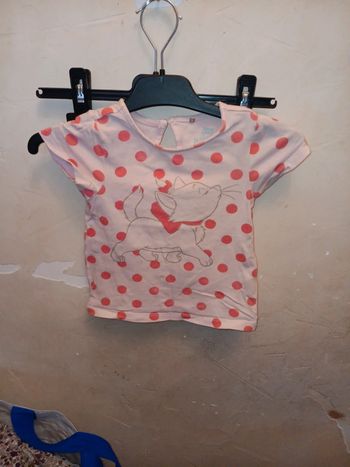 Tee-shirt  marie le chat 18 mois 2 petites taches