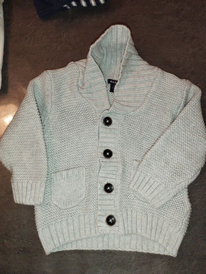 Gilet neuf taille 6 mois garçon