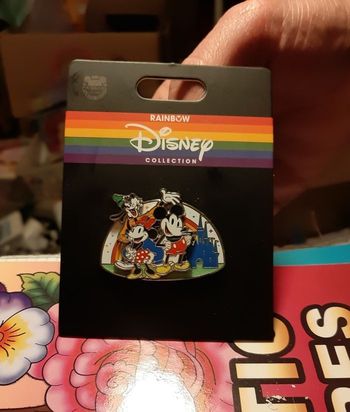 Pins Disney gay pride