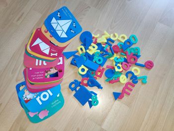 Jeu d'apprentissage formes, lettres et chiffres