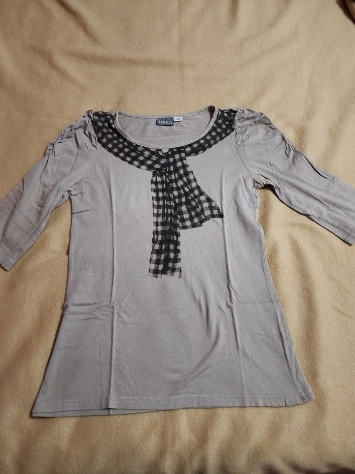Tee-shirt gris à manches froncés