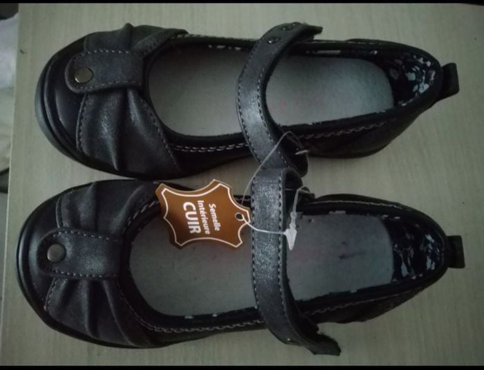 Chaussures 25 neuve