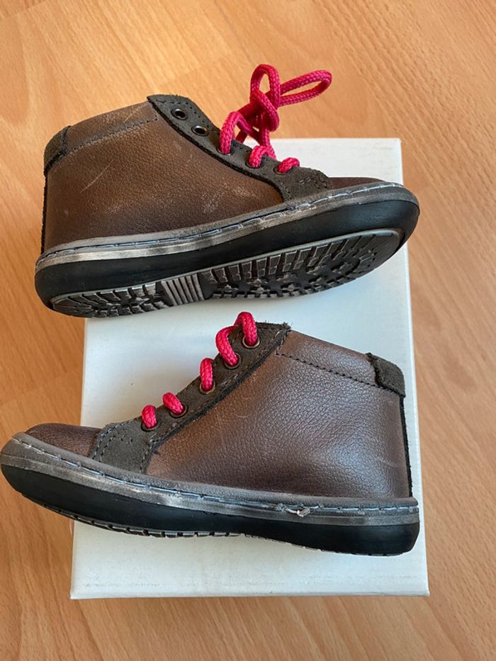 Jolie paire de chaussures/bottines en cuir T. 22 fille neuve avec boîte - photo numéro 7