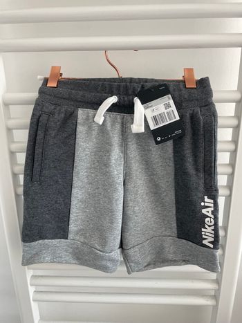 Short Nike enfant neuf - 8 ans 