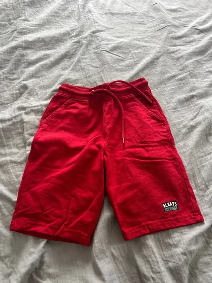 Short rouge 6/7 ans