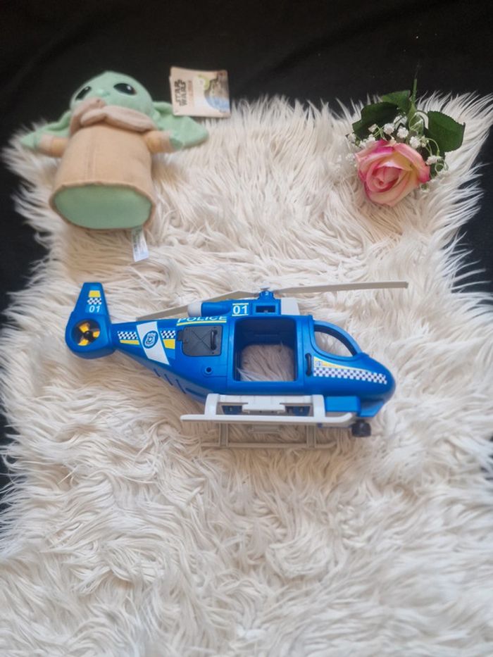 Hélicoptère police avec accessoires