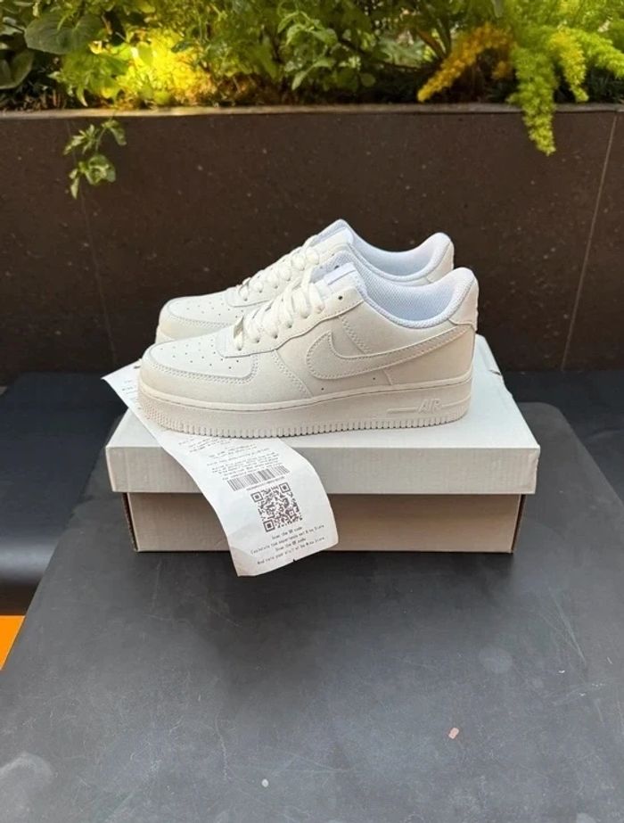 Nouveau Nike Air Force 1 Low '07 Blanc  Taille 42 - photo numéro 4