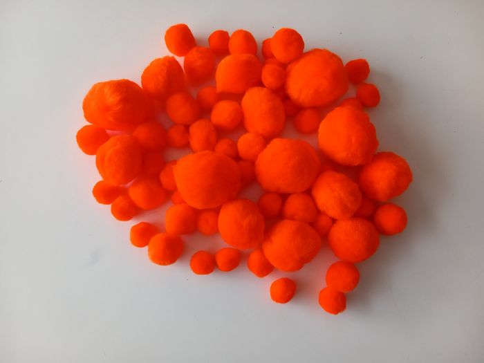 Lot pompons fluo
