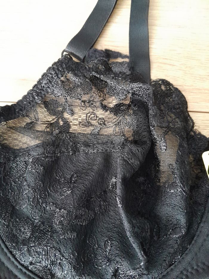 soutien gorge dentelle noire 95D + culotte L - photo numéro 6