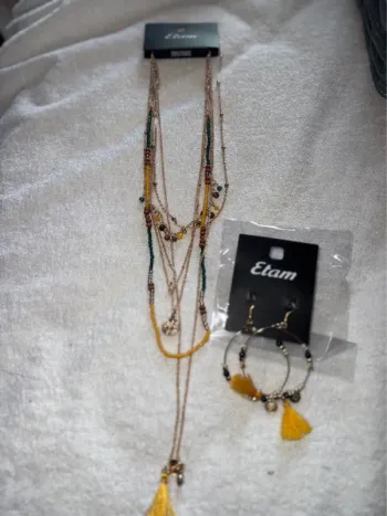Ensemble collier, boucles d’oreilles