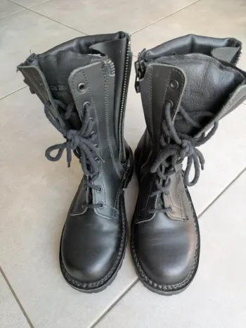 Superbes rangers neuves T38