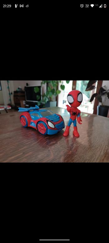 Figurine Spidey articulée 10cm + voiture - Spidey et ses amis