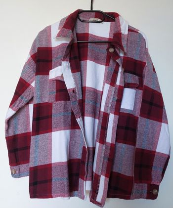Chemise veste décontracté se porte généralement ouverte 