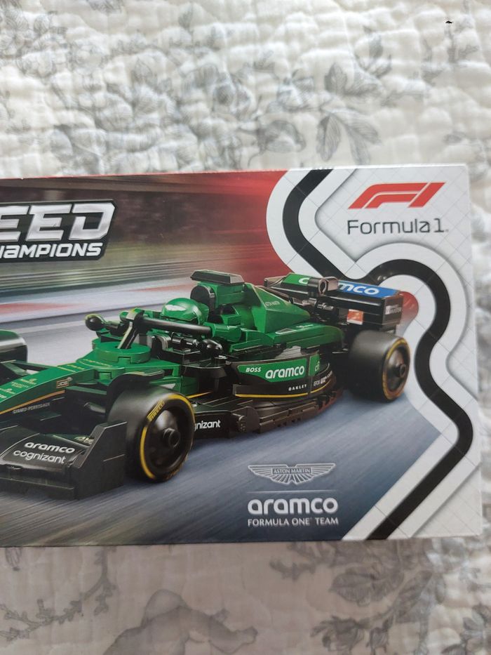 Lego formule 1 Aston Martin 269 pièces neuf - photo numéro 3