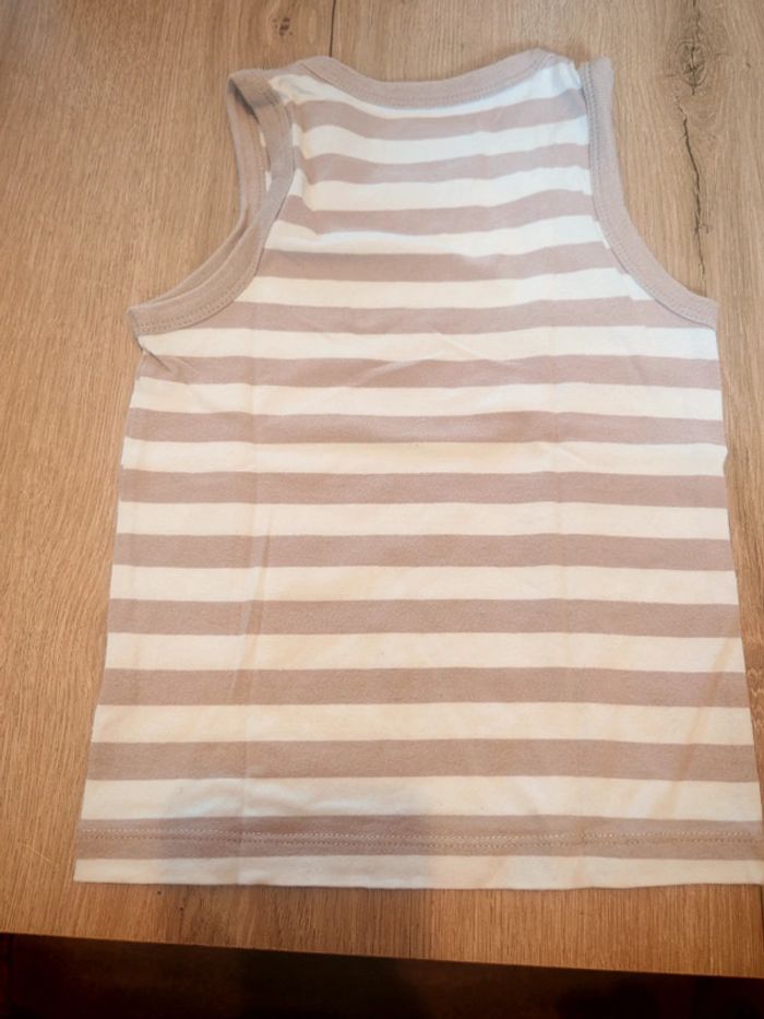 Lot t-shirts sans manches 4 ans - photo numéro 4