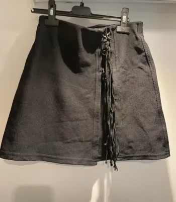 Jupe noire Morgan – taille S – détail lacets devant