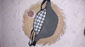 banane en velours gris et intérieur vichy