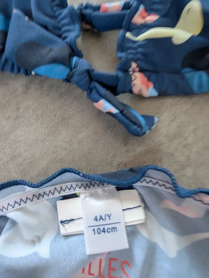 Maillot de bain bikini fille 4 ans comme NEUF - photo numéro 3