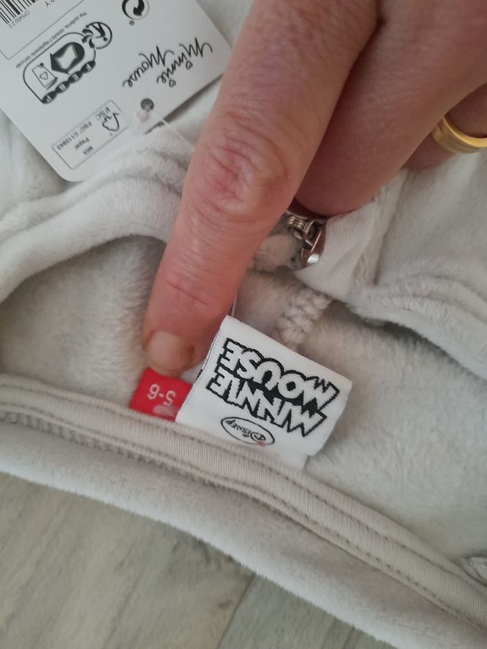 Pyjama neuf minnie hiver 5 ans 6 ans gris hiver disney avec etiquette - photo numéro 2