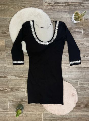Robe noire moderne moulante dos nu Bershka