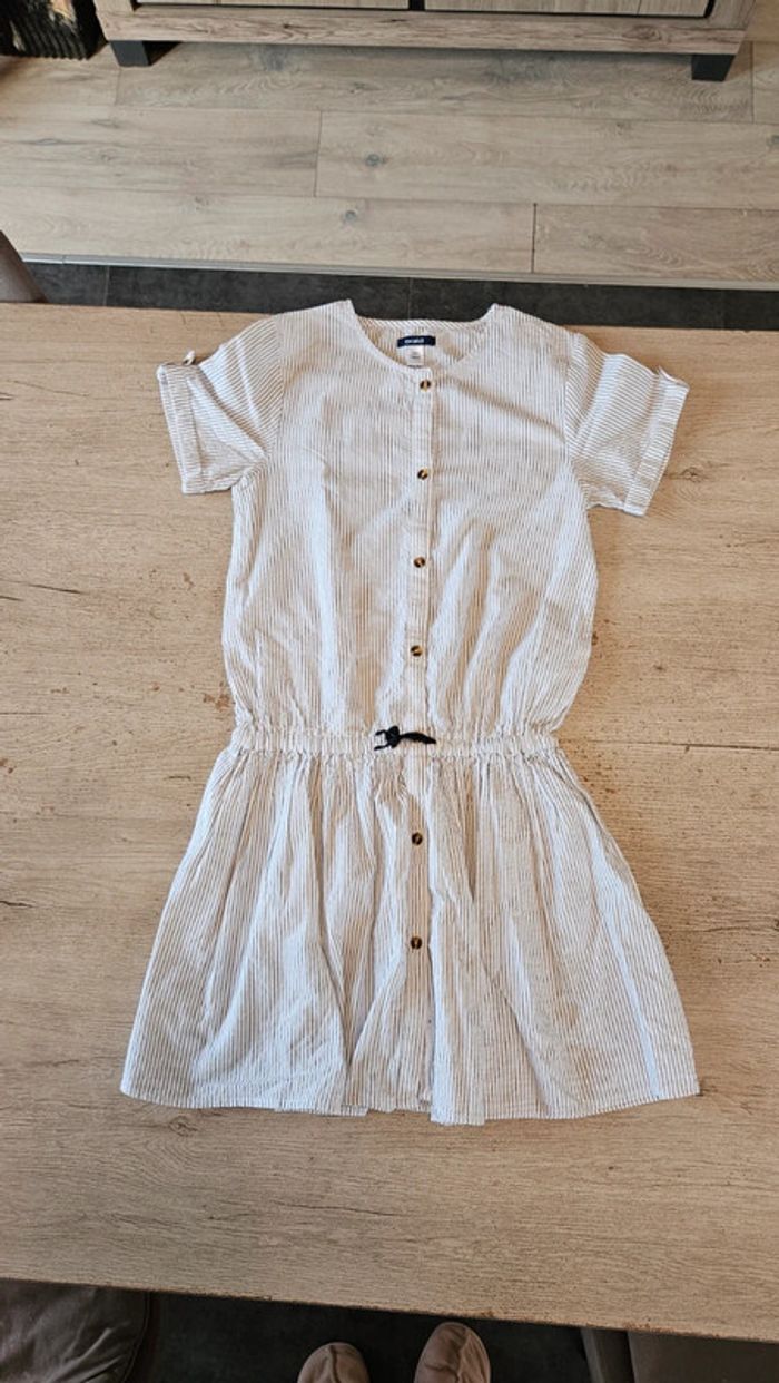 Jolie robe classique à manches courtes blanche lignée grise, Okaîdi, 14 ans, jamais mise - photo numéro 3