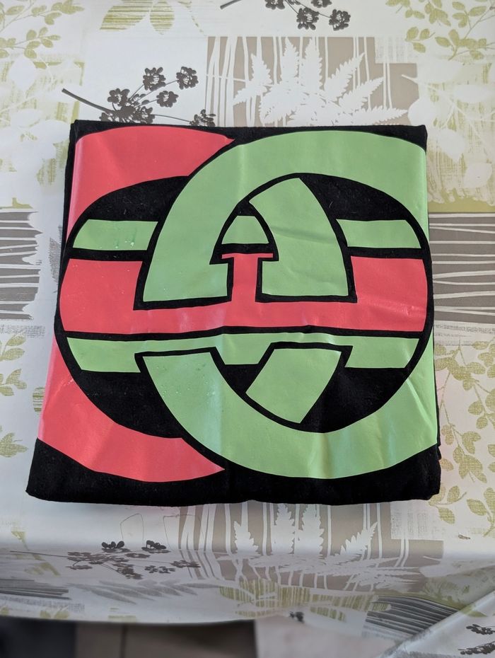 T short Gucci déjà porter mais état excellent - photo numéro 3