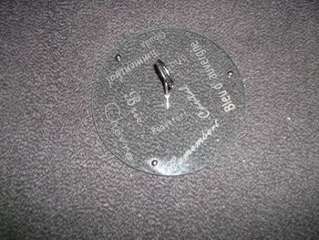 Plateau de fromages en verre avec les noms et poignée TBE