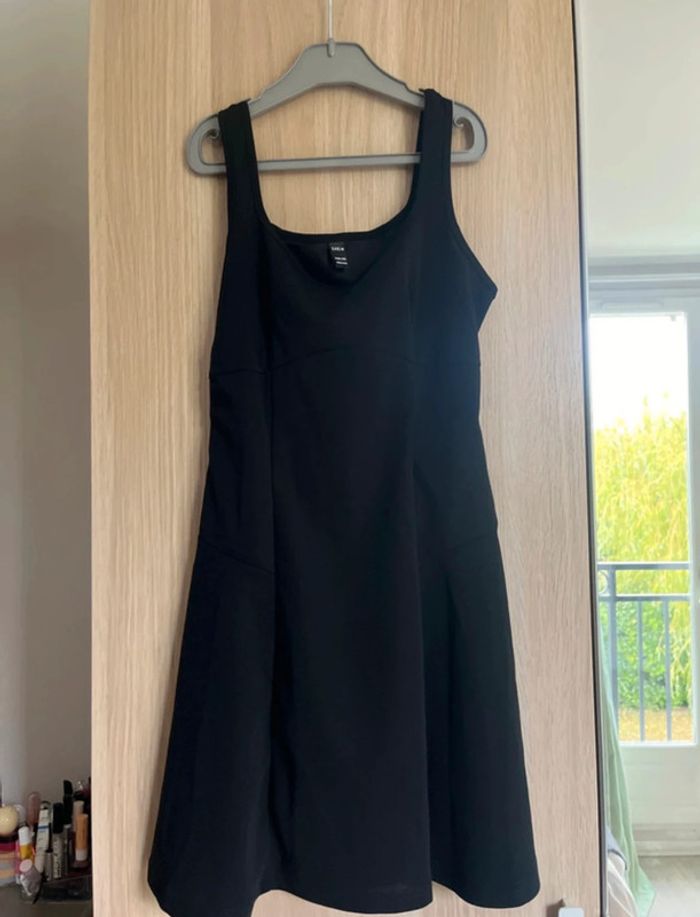 Robe noire au dessus du genou - photo numéro 4
