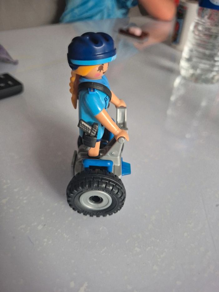 Playmobil 6877 policière avec gyropode - photo numéro 4