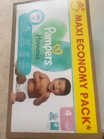 Couches Pampers taille 4