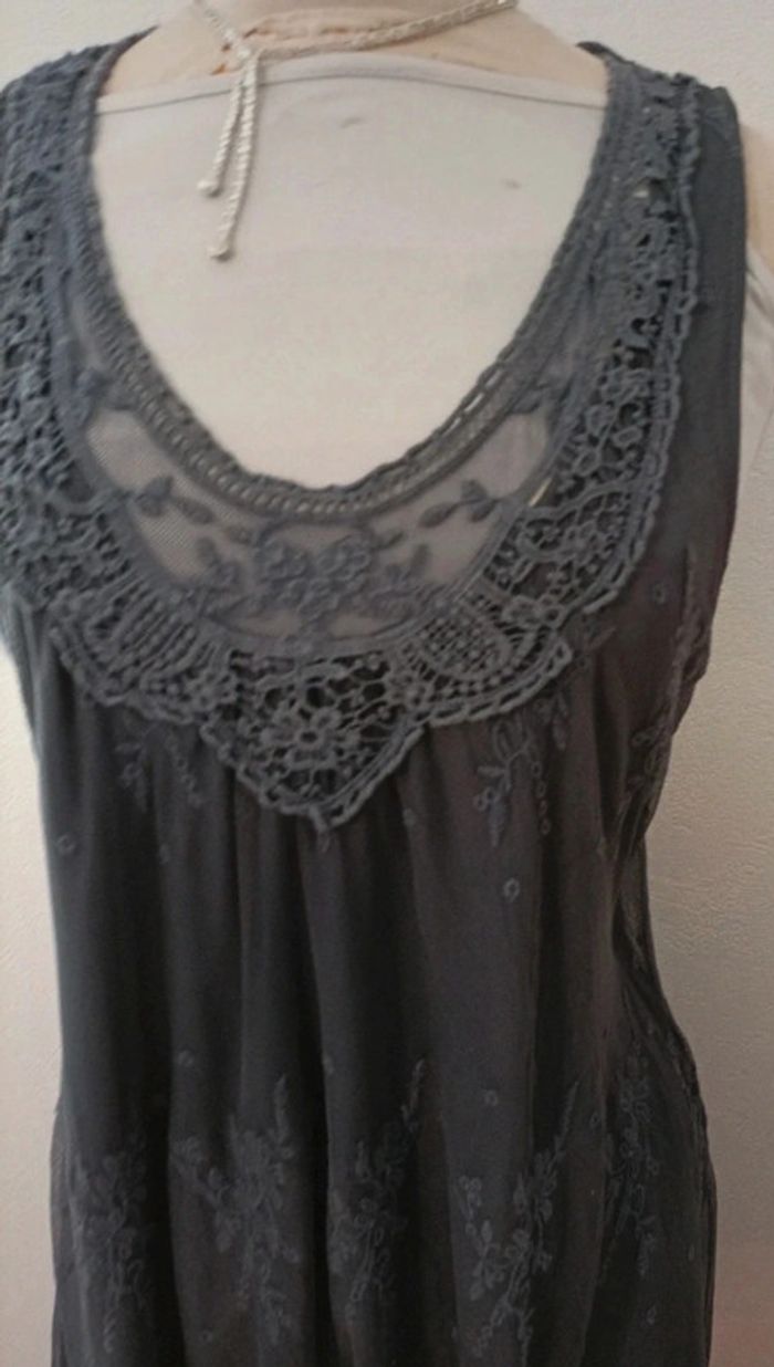 Magnifique robe en dentelle doublée - photo numéro 3