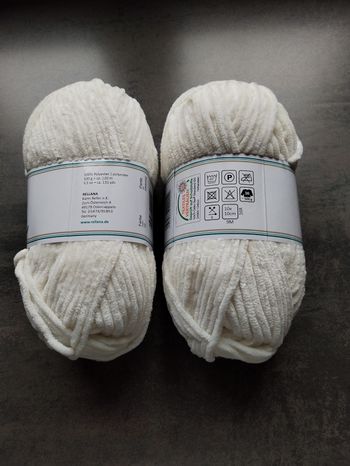 Lot de 2 pelotes de laine Chenille /velours blanc cassé crème 