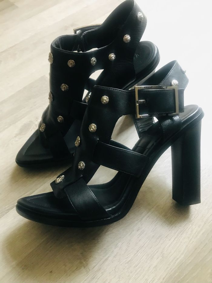 Sandales versus Versace - photo numéro 5
