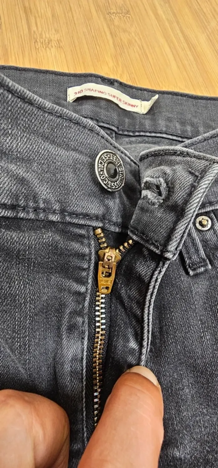 Levi's + patchs offerts 310. T:34/36 W30 L32 - photo numéro 4