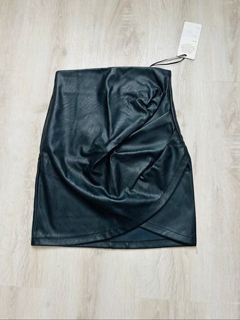 Jupe effet cuir taille S 36 styled in Italy