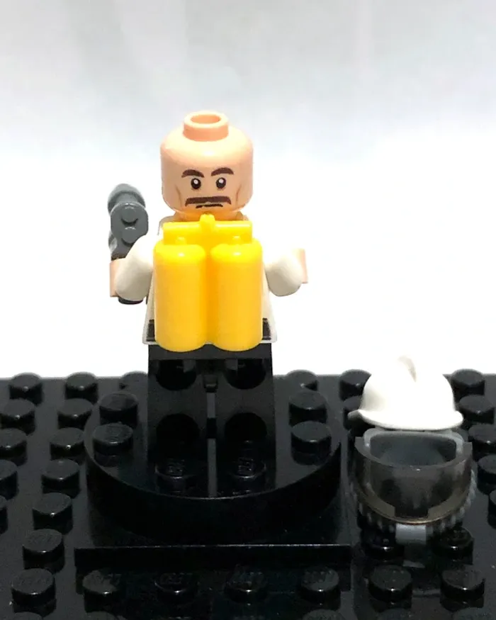 The LEGO Batman Movie - Security guard, fire helmet - photo numéro 3