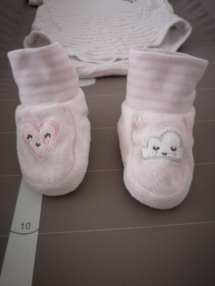 Bodie taille 9 mois +chausson taille 3/6 mois - photo numéro 2