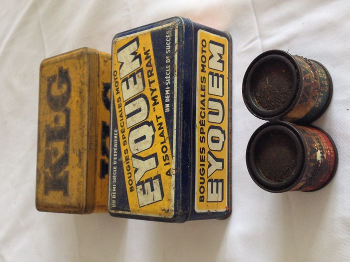 Ancienne boite publicitaire garagiste