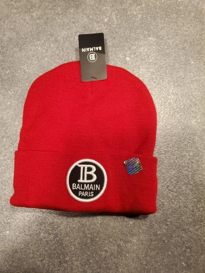 Vend bonnet rouge