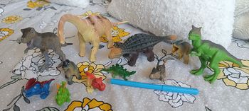 Lot de figurines dinosaures