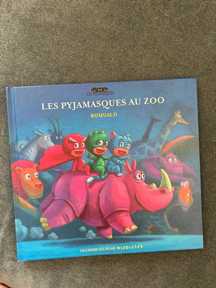 Lot livres et figurine pyjamask - photo numéro 8