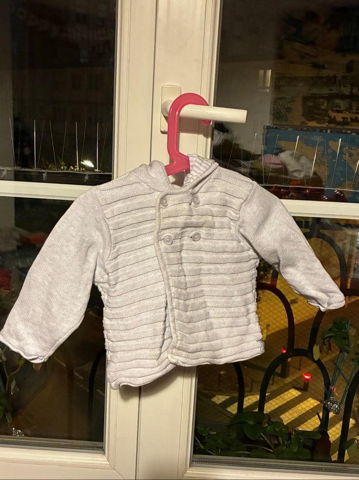 Gilet mi-saison à capuche, taille 9 mois - photo numéro 2