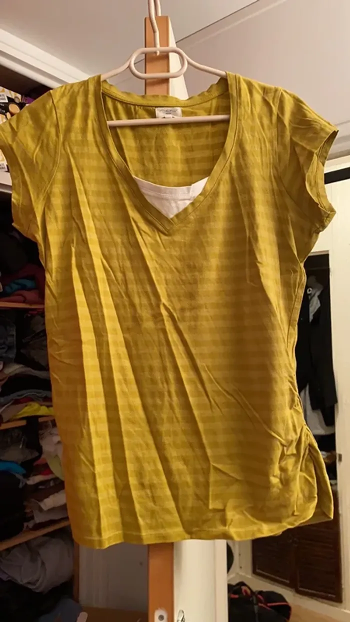 T-shirt jaune