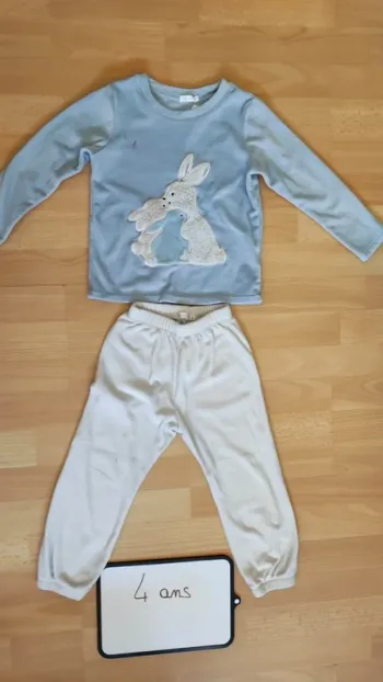 Pyjama taille 4 ans
 Gémo 
#rosalee4ans
