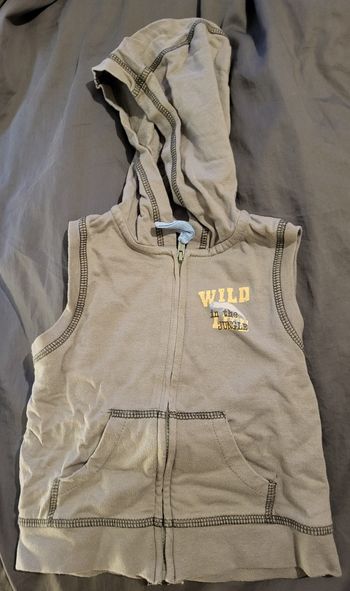 Veste en sweat sans manches avec capuche