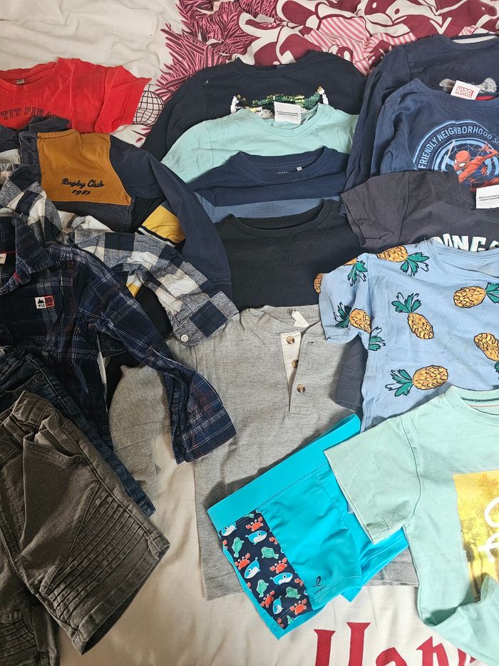 Lot vêtements garçon 4 ans - photo numéro 2