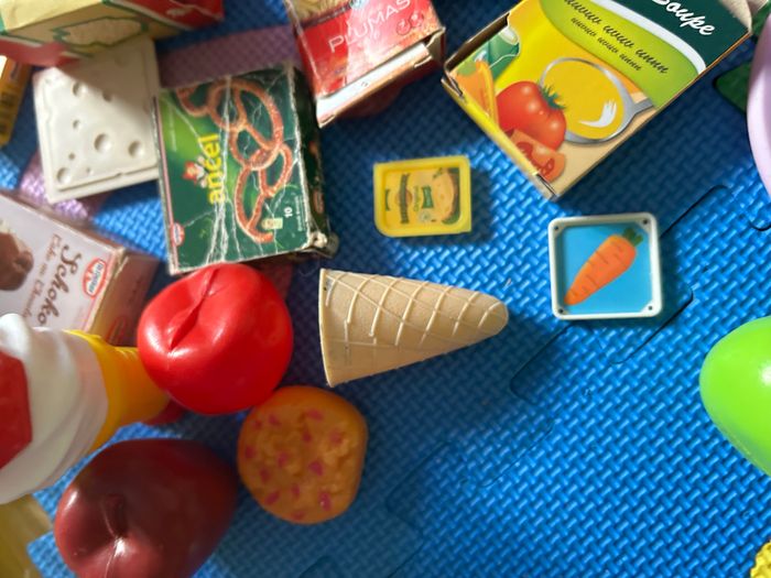 Caisse enregistreuse avec accessoires panier de courses, aliments et un peu de dînette - photo numéro 9