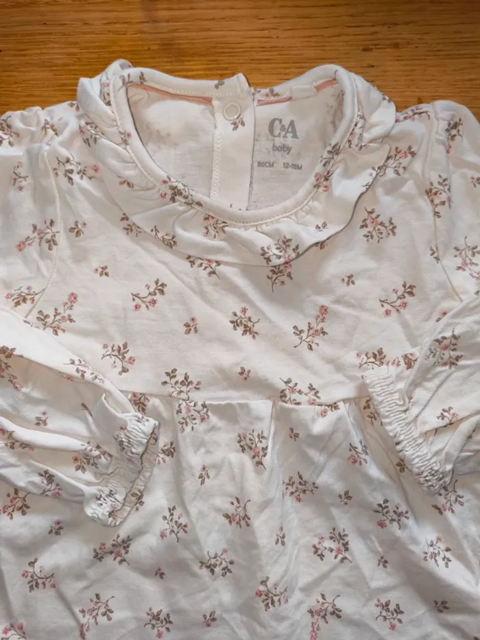 Robe fleurie c&a 12 18 mois excellent état - photo numéro 3